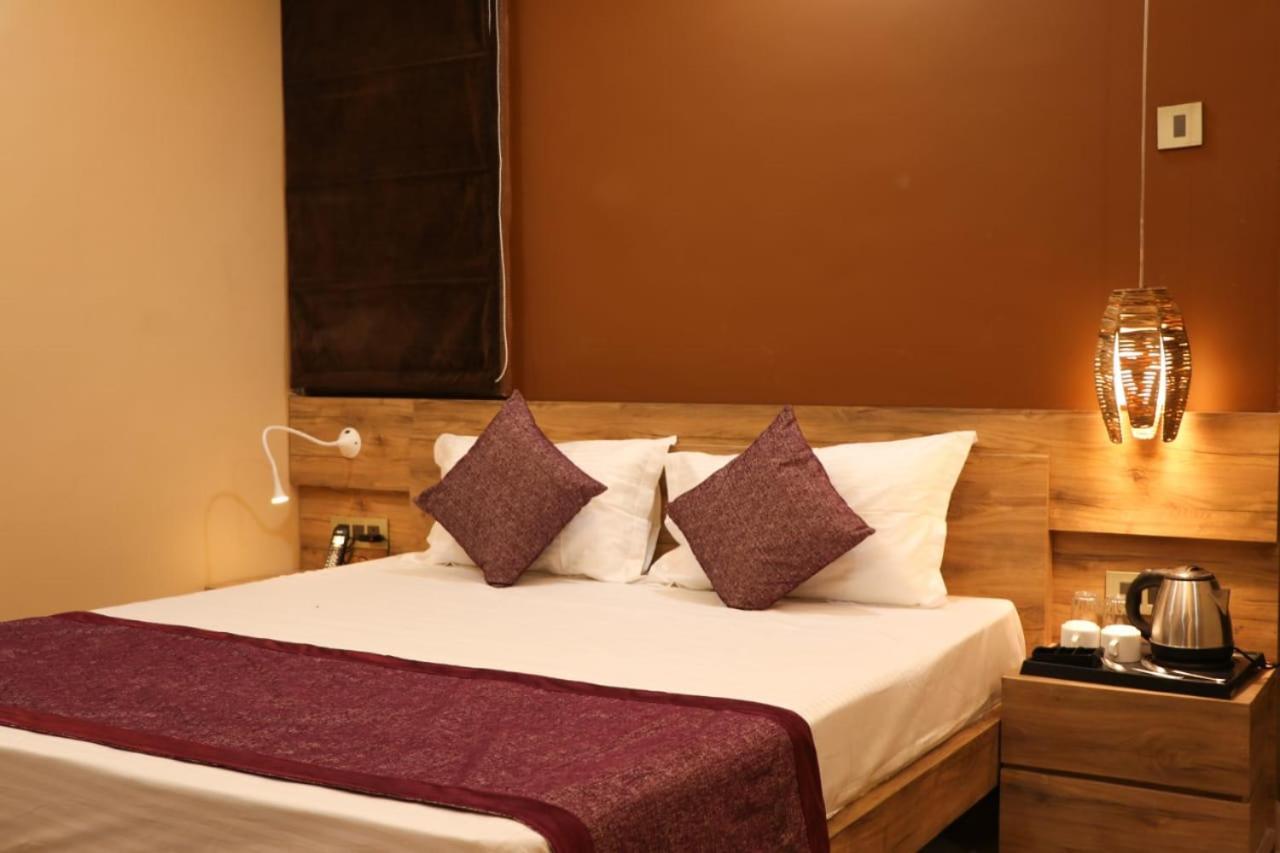 Hotel Mansa Kanpur Exterior foto
